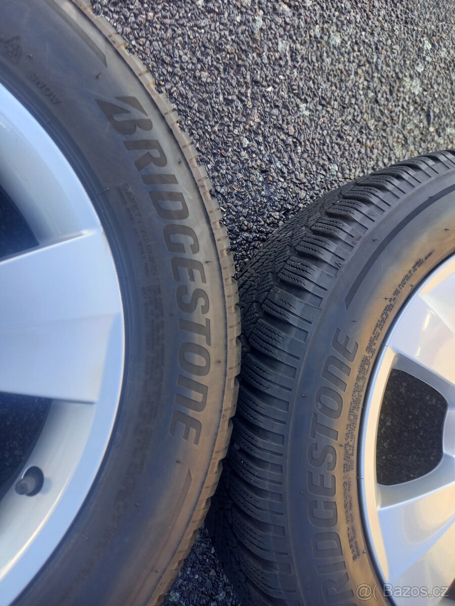 Škoda Octavia IV -ZÁNOVNÍ zimní orig.Alu sada-205/60R16 - 6