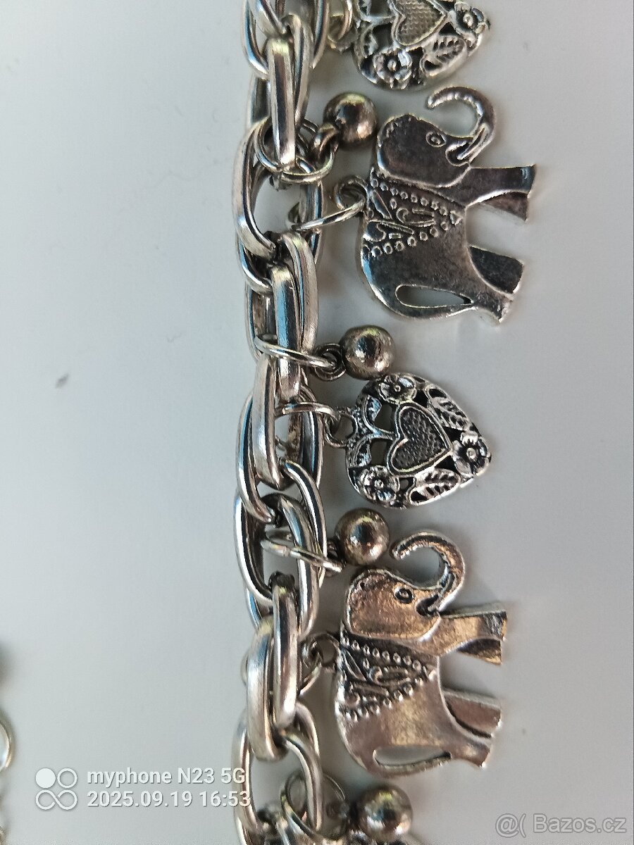 Náramek s přívěsky silný - 6