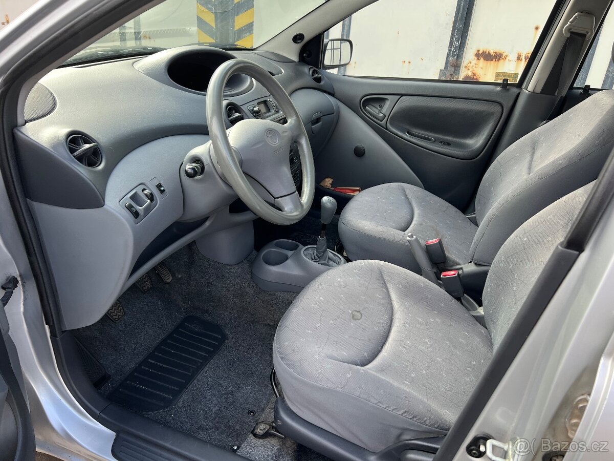 Toyota Yaris 1,0 koupená v ČR - 6