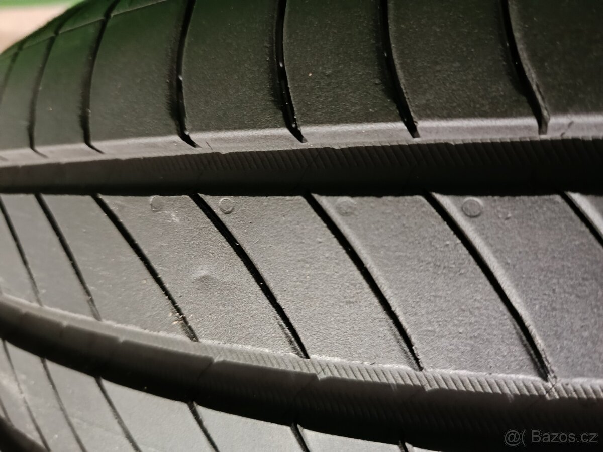 2ks zanovni letni 235/50/19 Michelin - 6