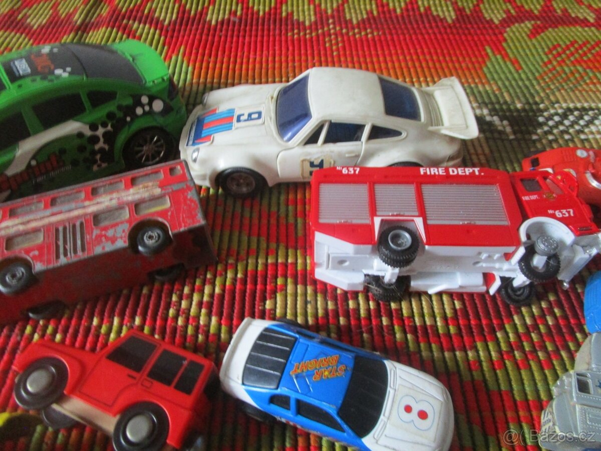 STARÉ HRAČKY-AUTÍČKA ATD. - 6