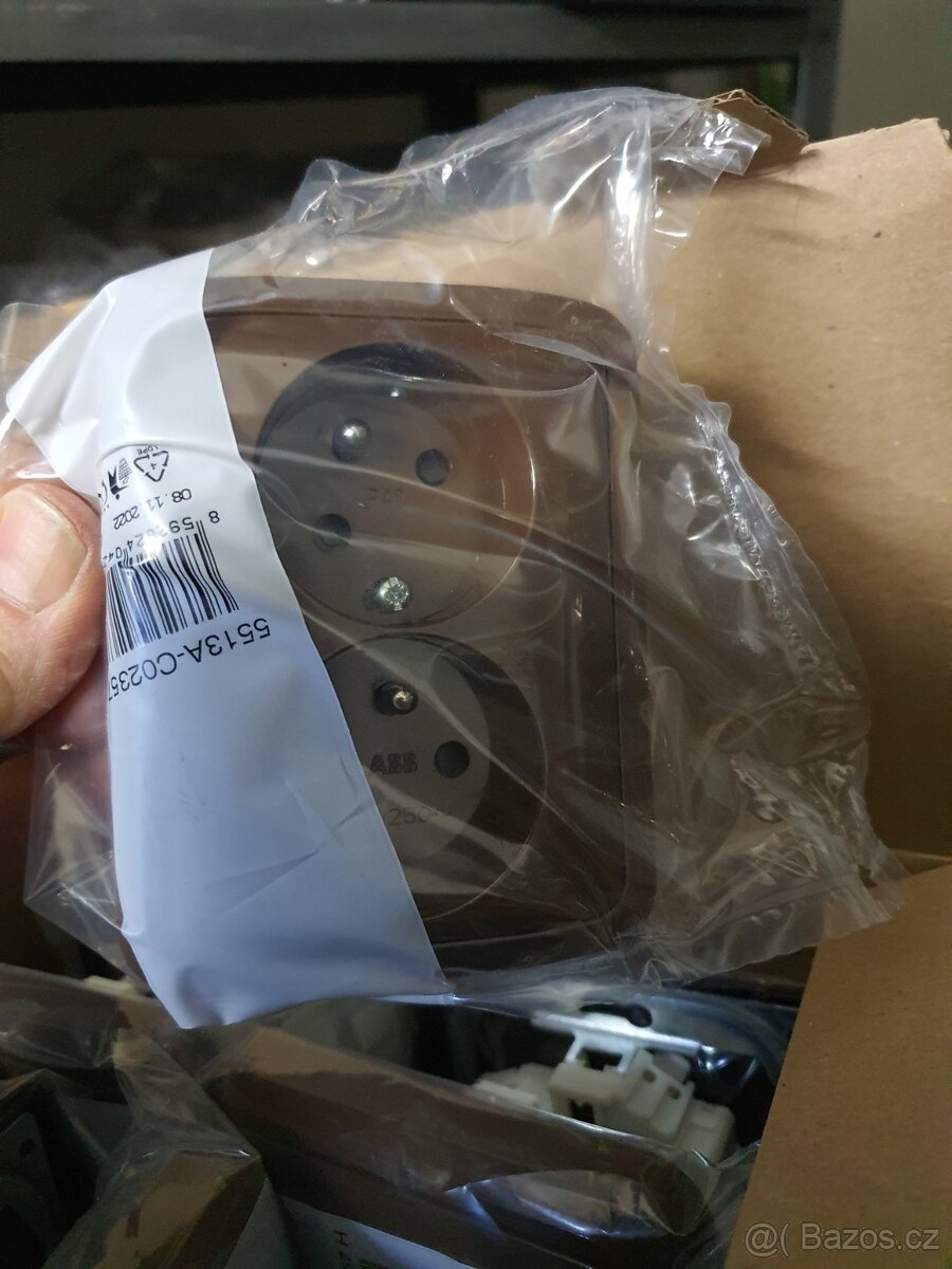 NOVÉ ABB Tango dvojzásuvka natočená - 6