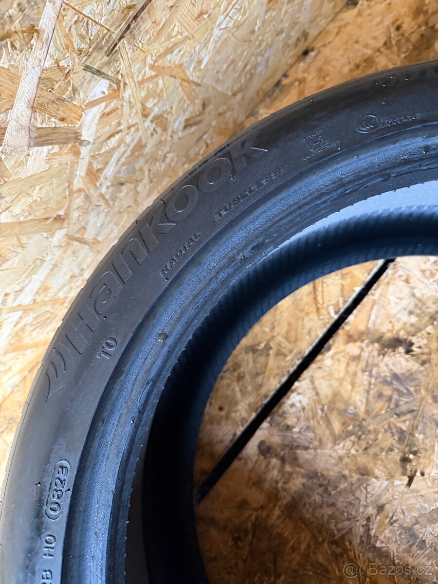 Prodám 235/40/19 - 6