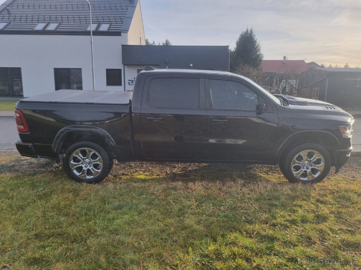 Dodge RAM 1500 Laramie V8 5,7 HEMI eTorque 4x2 - 6