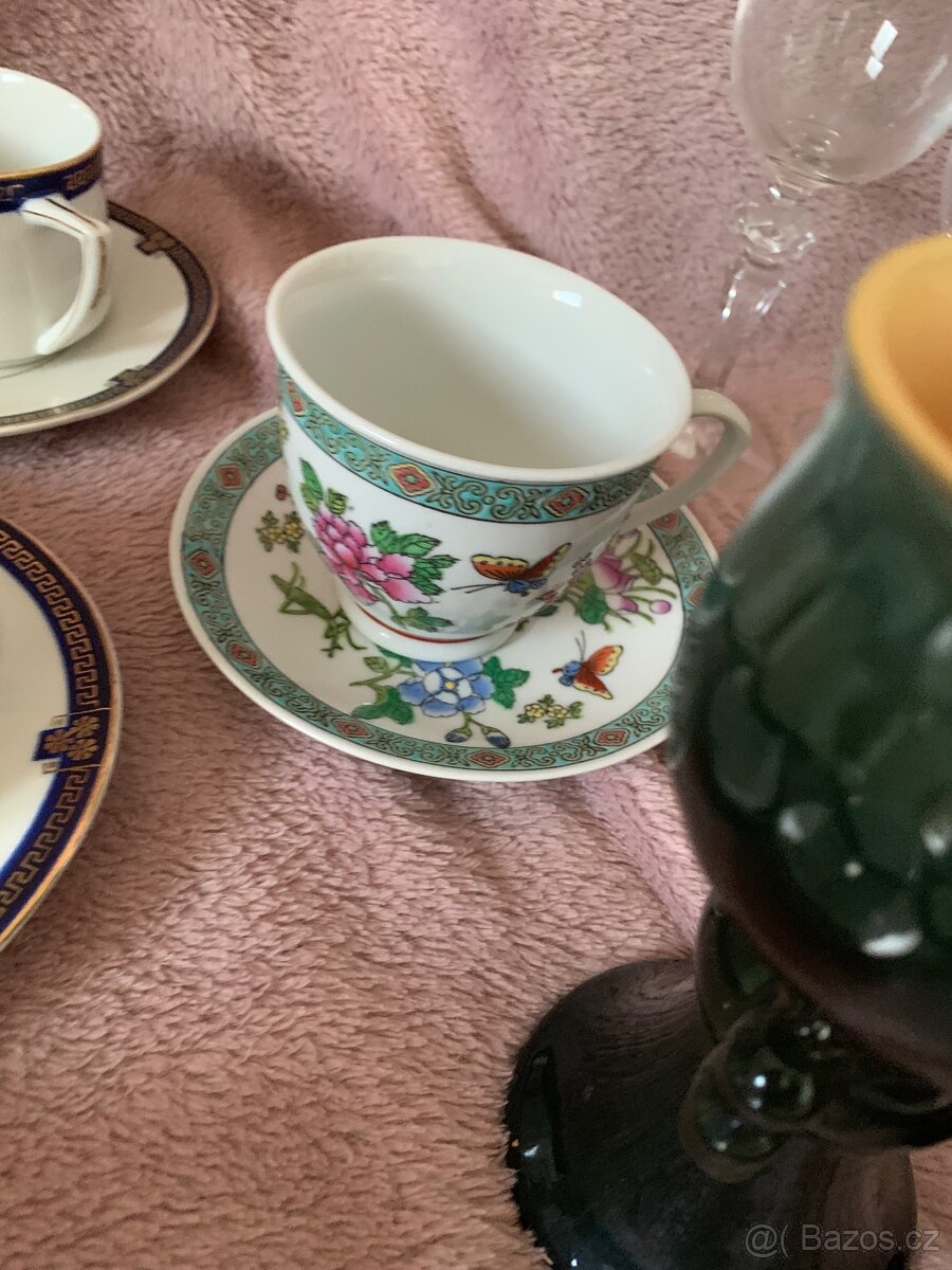 Úklid půdy 1: hrnečky, konvice, skleničky - 6