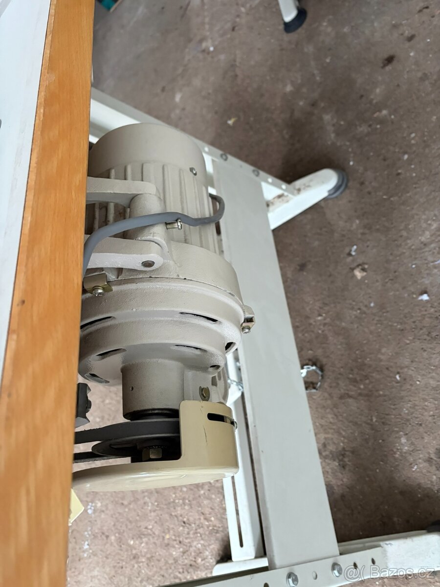 Průmyslový šicí stroj / Overlock GEMSY GEM747F - 6