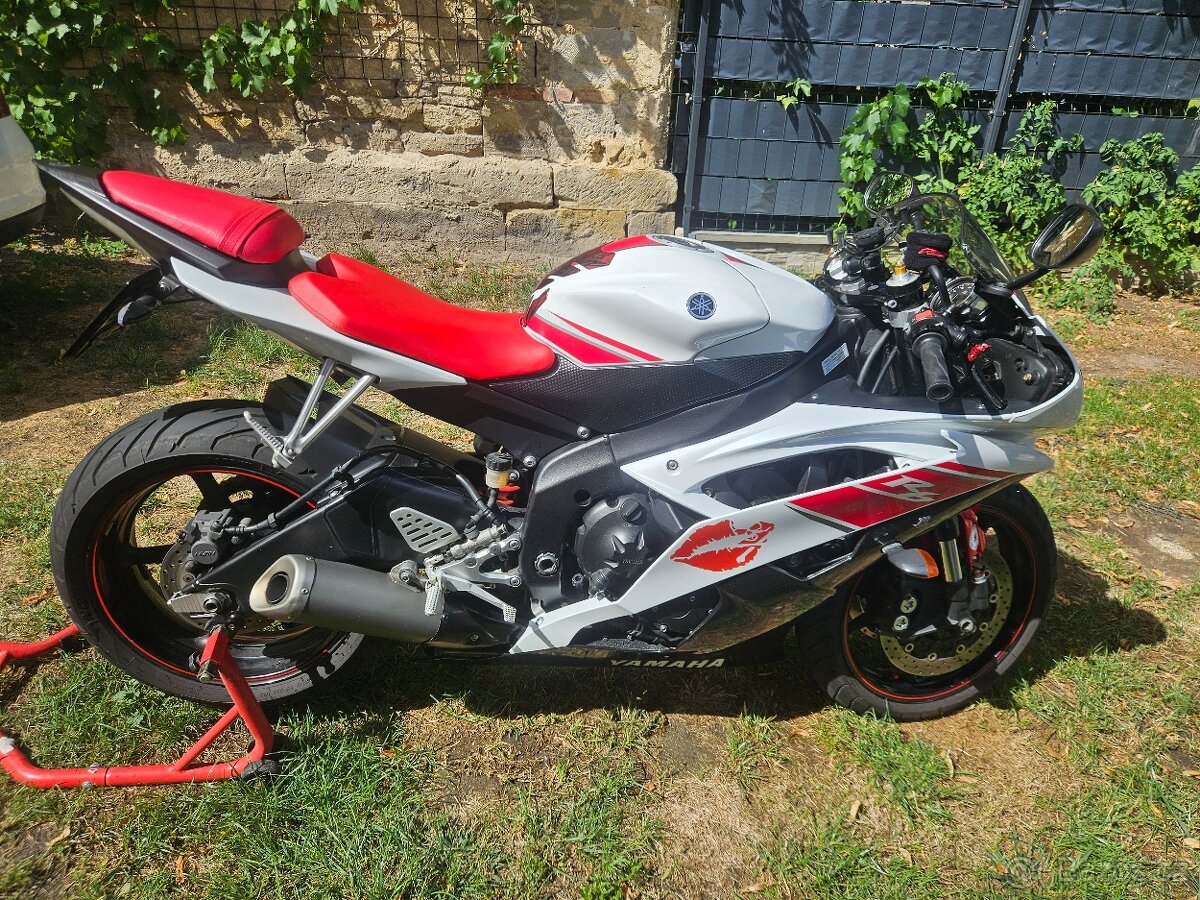 Yamaha R6 - 6