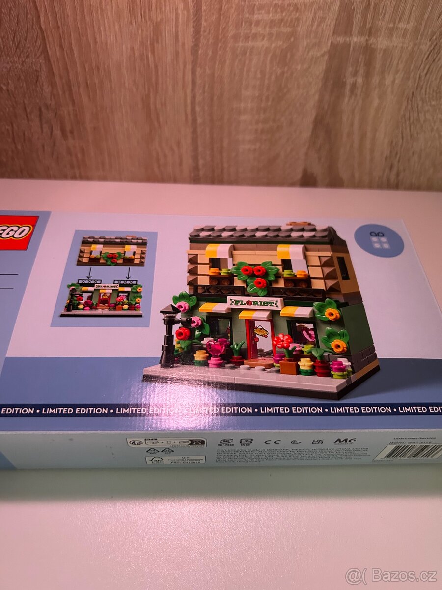 LEGO Icons Flower Shop - 6