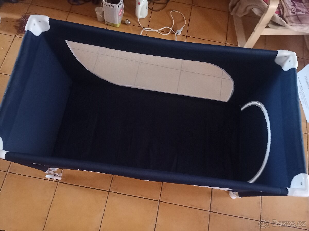 Prodám cestovní postýlku dětskou - 6