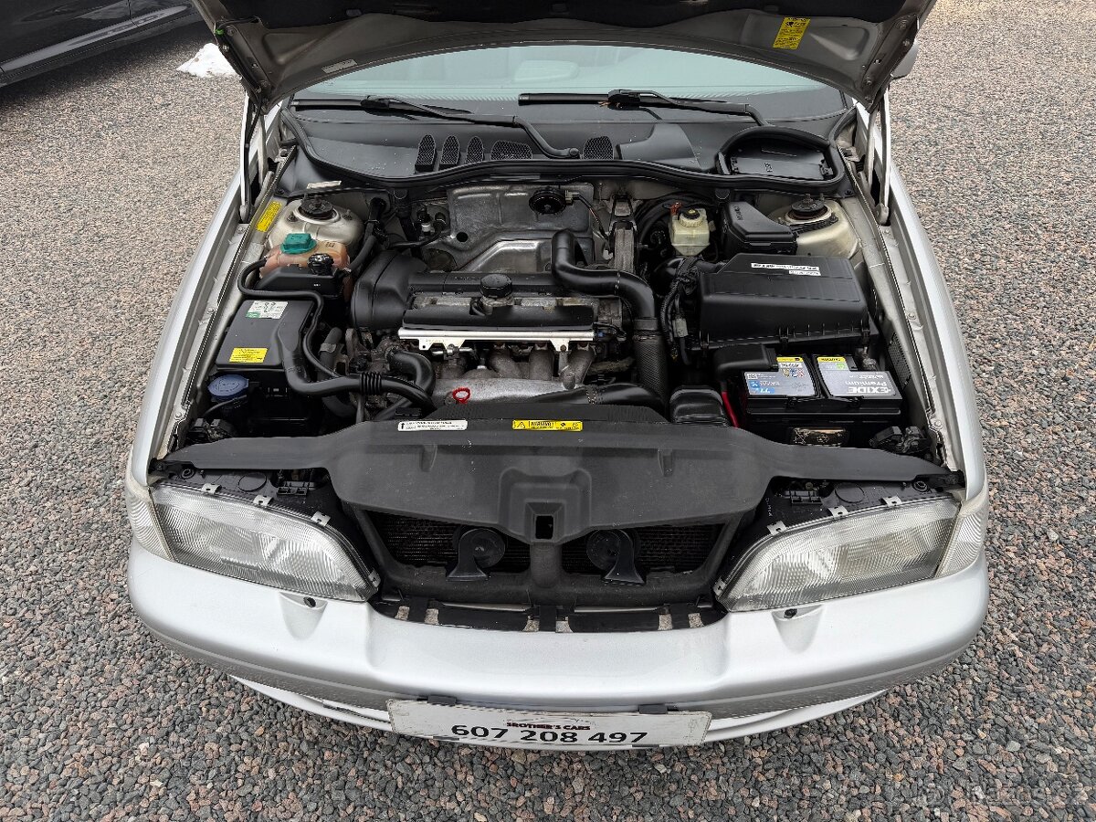 Volvo C70 2.5T R5 coupe (2001) MAX VÝBAVA - EXTRA STAV - 6