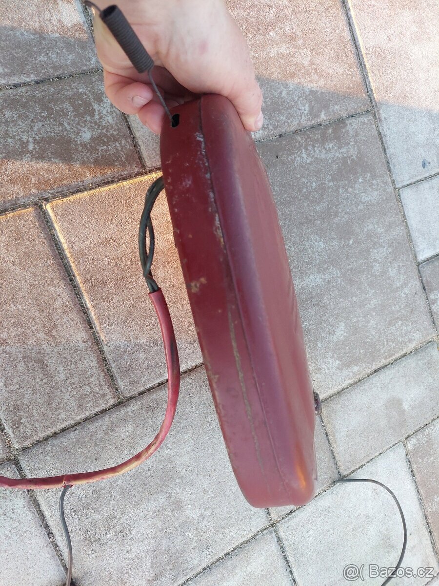 Jawa kyvacka, panelka - kastlik na naradi - 6