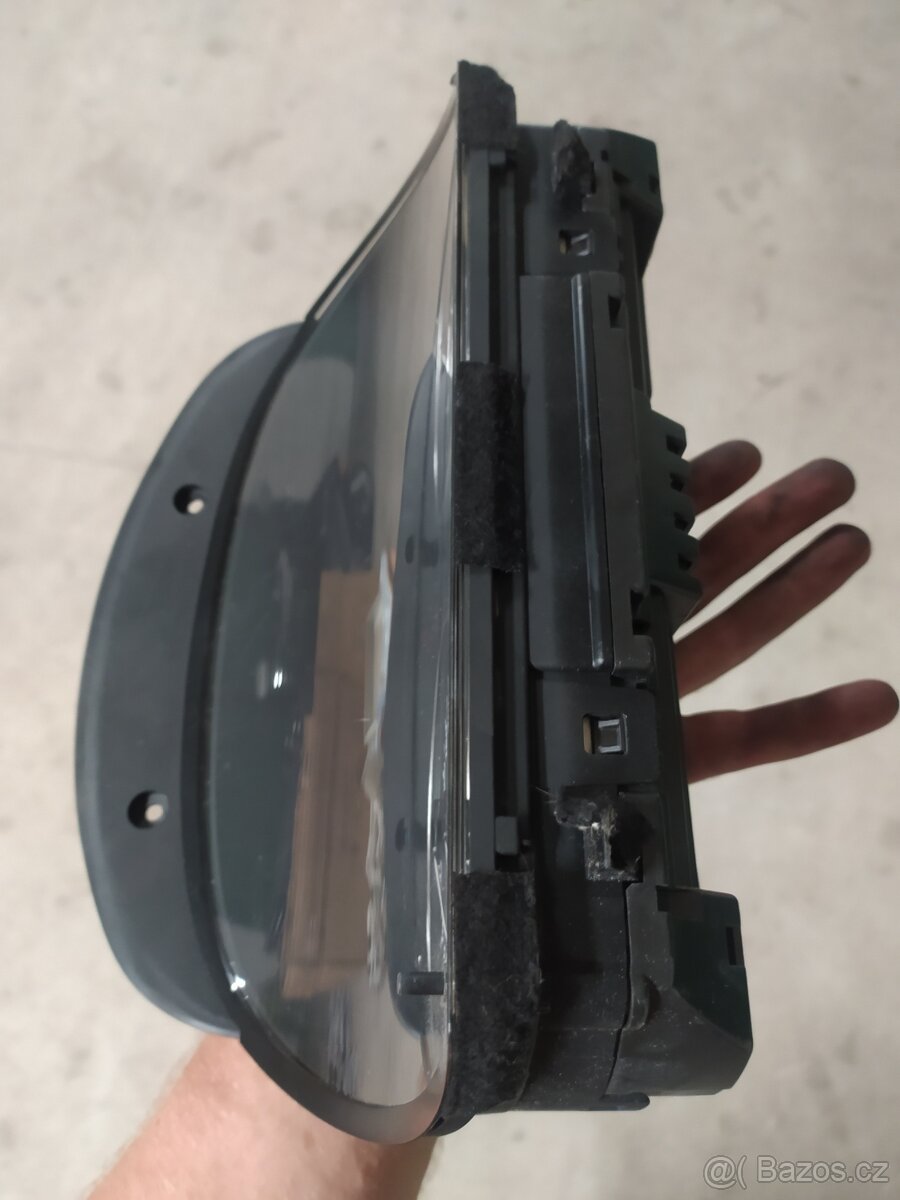 BMW E90/E91 budíky v pěkném stavu 2.0 diesel - 6