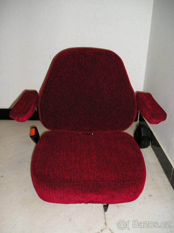 Prodám přesný potah do traktoru CASE IH - 6