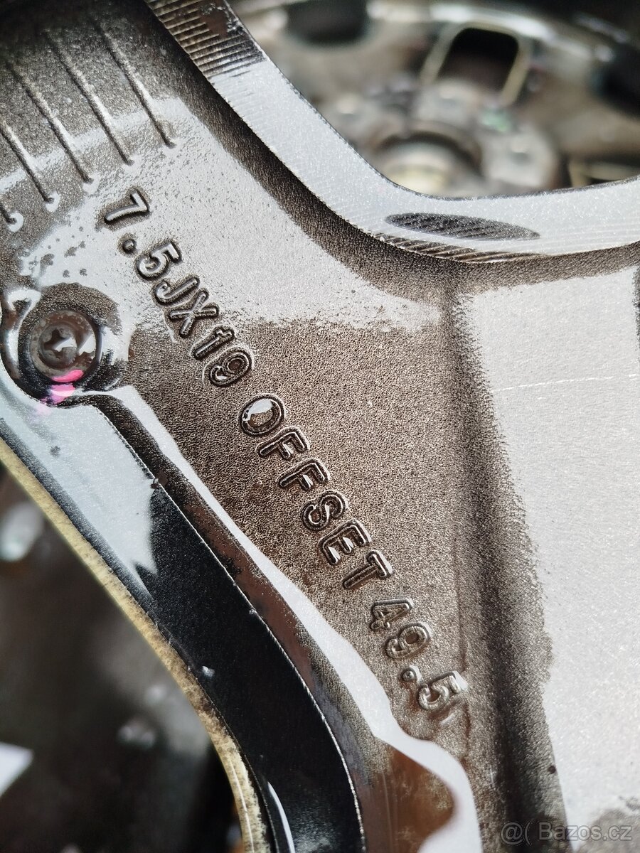 ALU KIA 5x114,3 R19 ET-49,5 7, 5J střed 67mm - 6