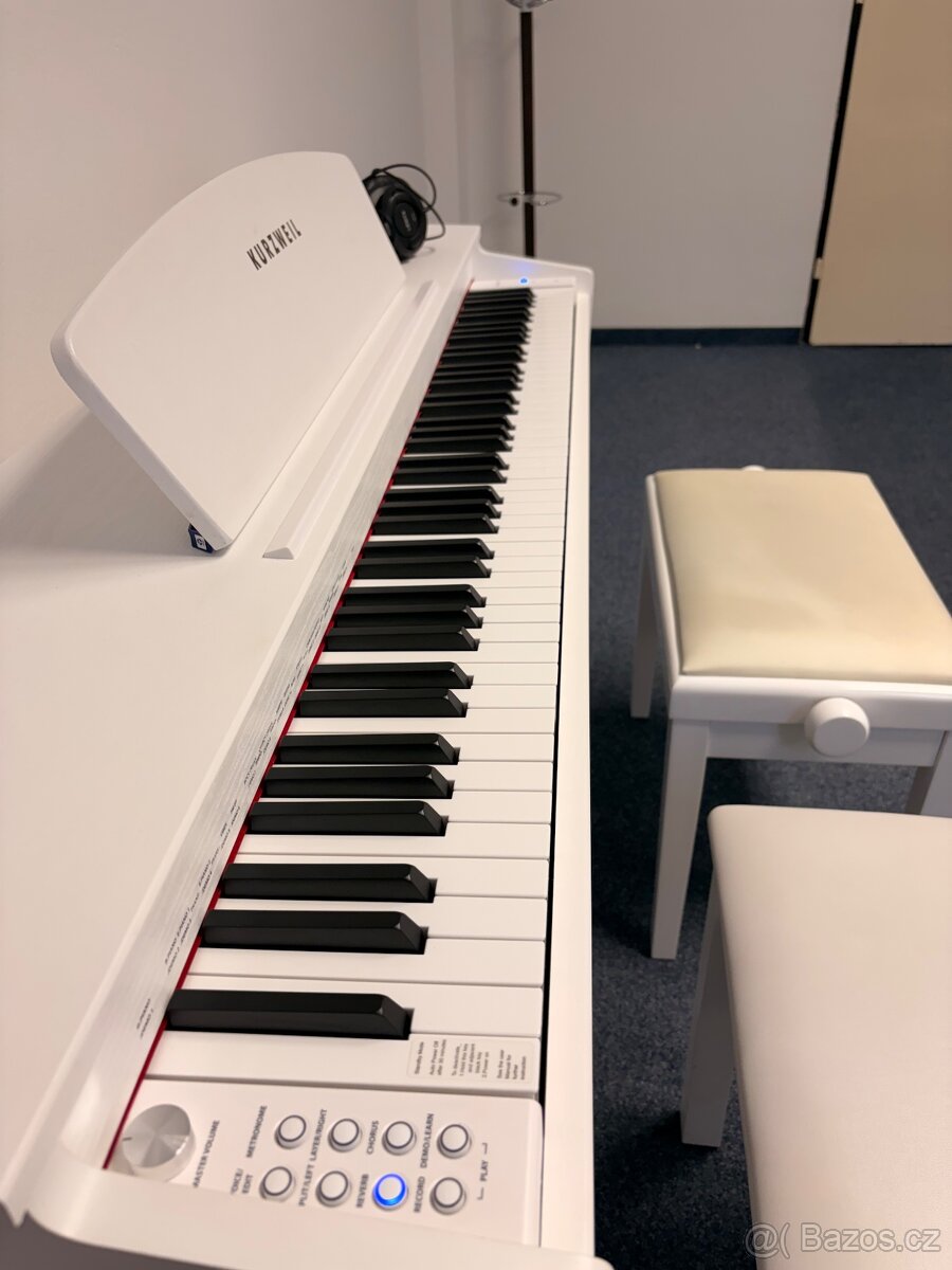 Digitální piano Kurzweil M70 - 6