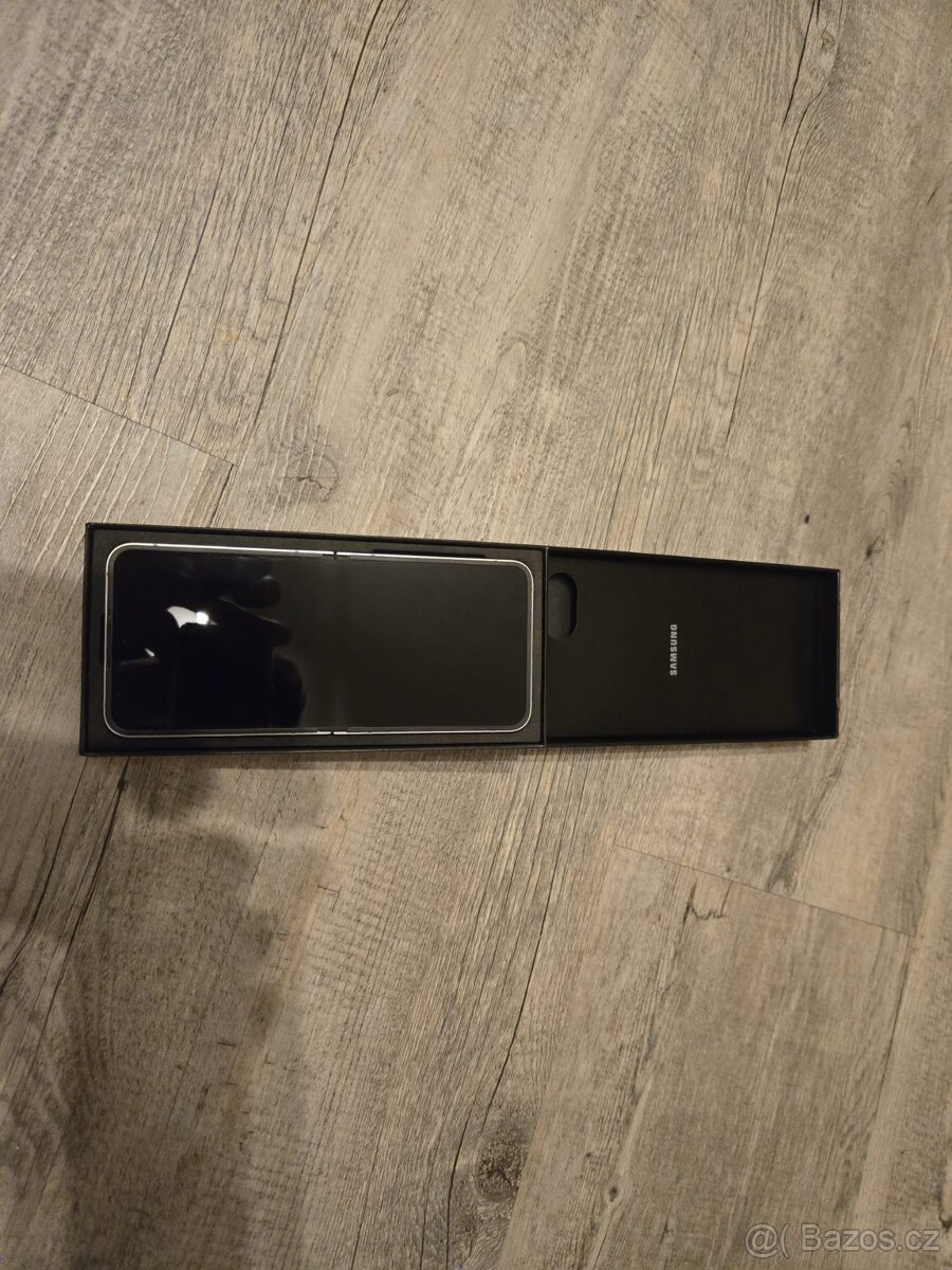 Samsung Z Flip6 - 256GB - 6