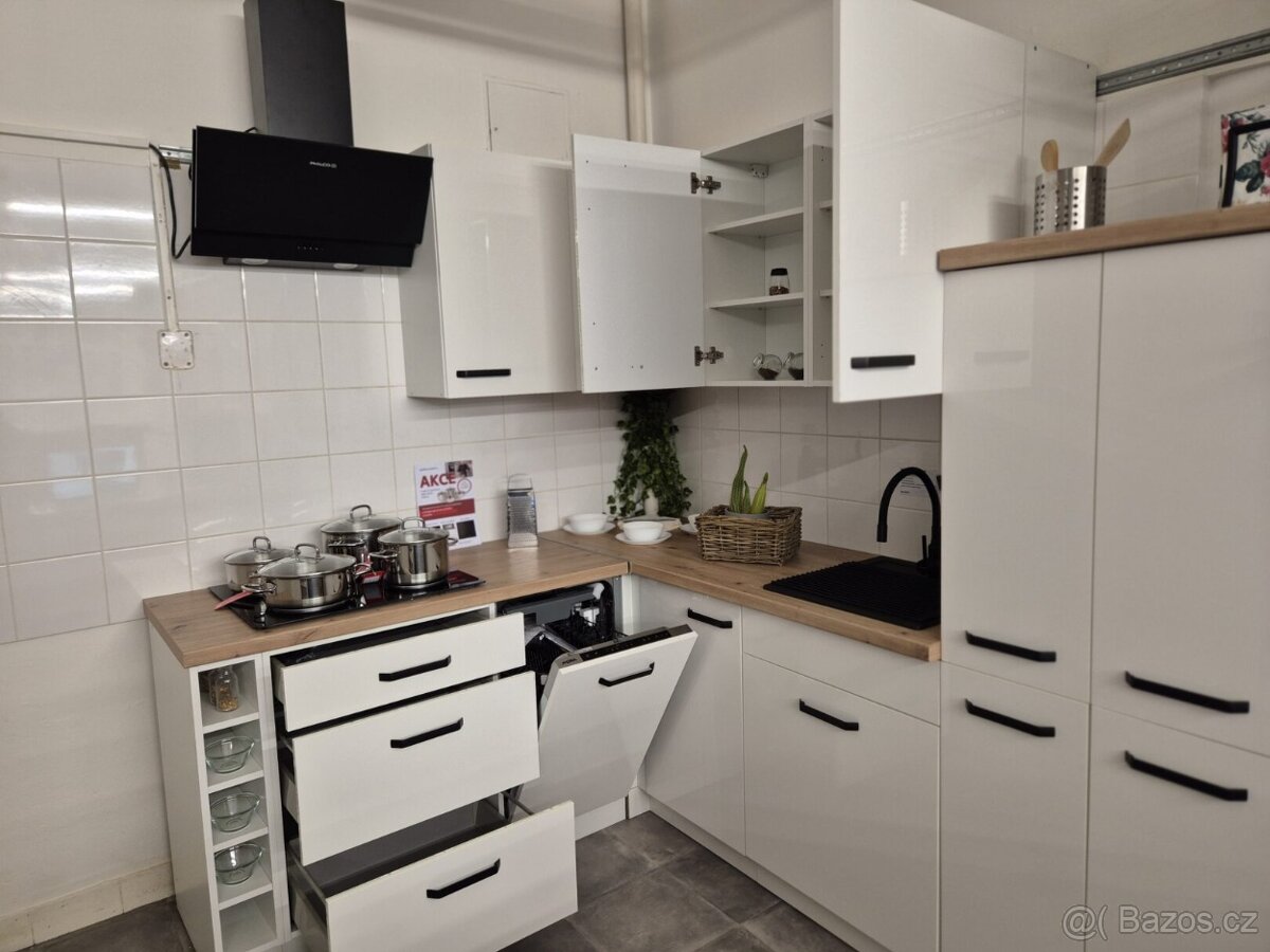 Moderní nepoužitá kuchyně LARA bílá - 6