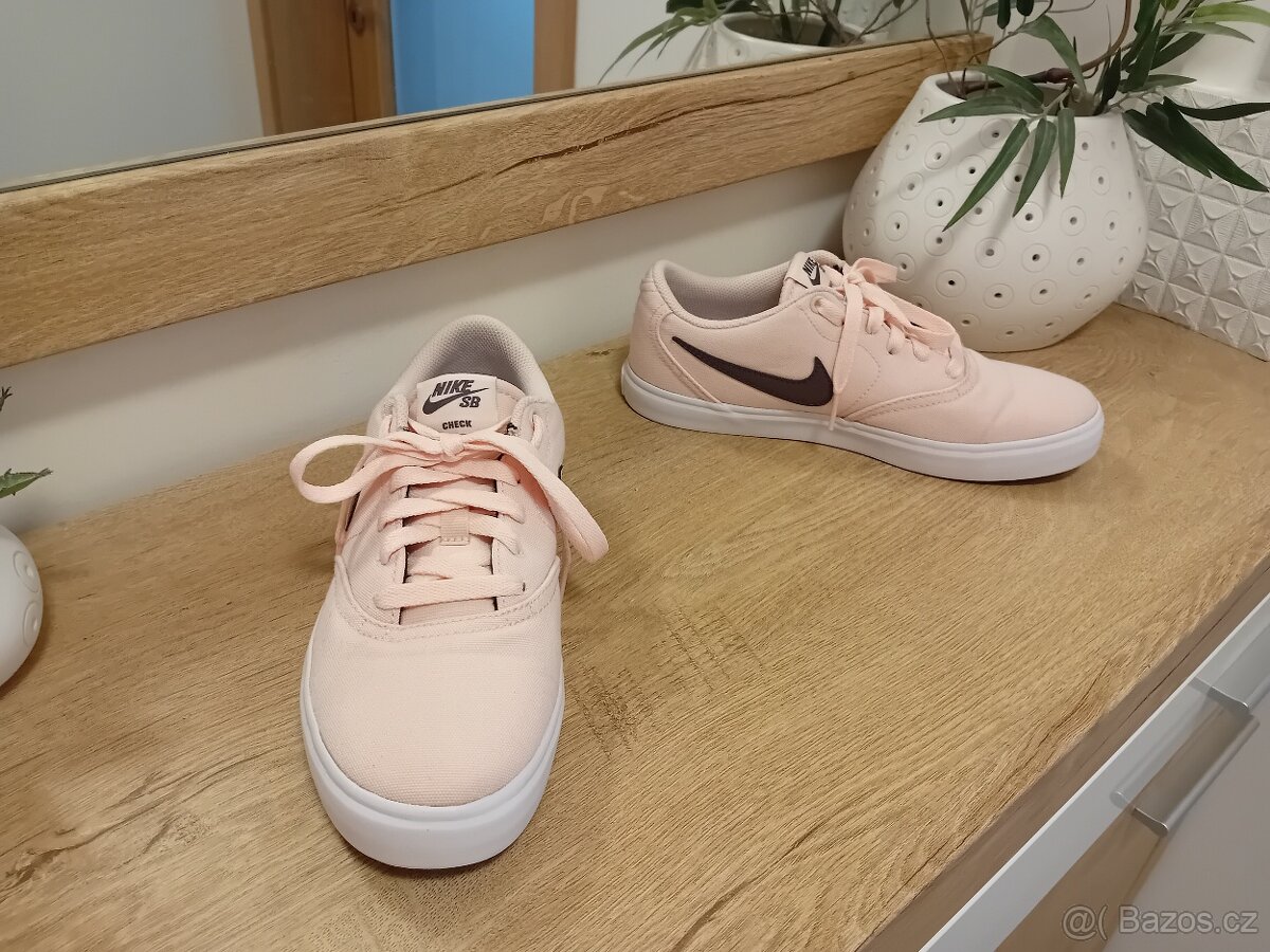 Nike dámské tenisky Solarsoft vel. 39 - 6