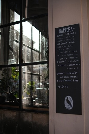 PŘENECHÁNÍ ZAVEDENÉ A PLNĚ VYBAVENÉ KAVÁRNY – DĚČÍN - 6