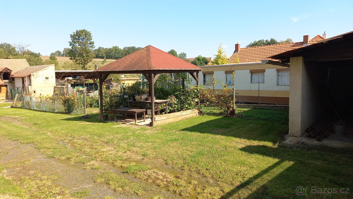 Prodej zemědělská usedlost blízko Prahy rodinnýdům - 6