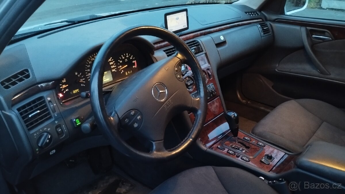 Mercedes-Benz E320 W210 - 6
