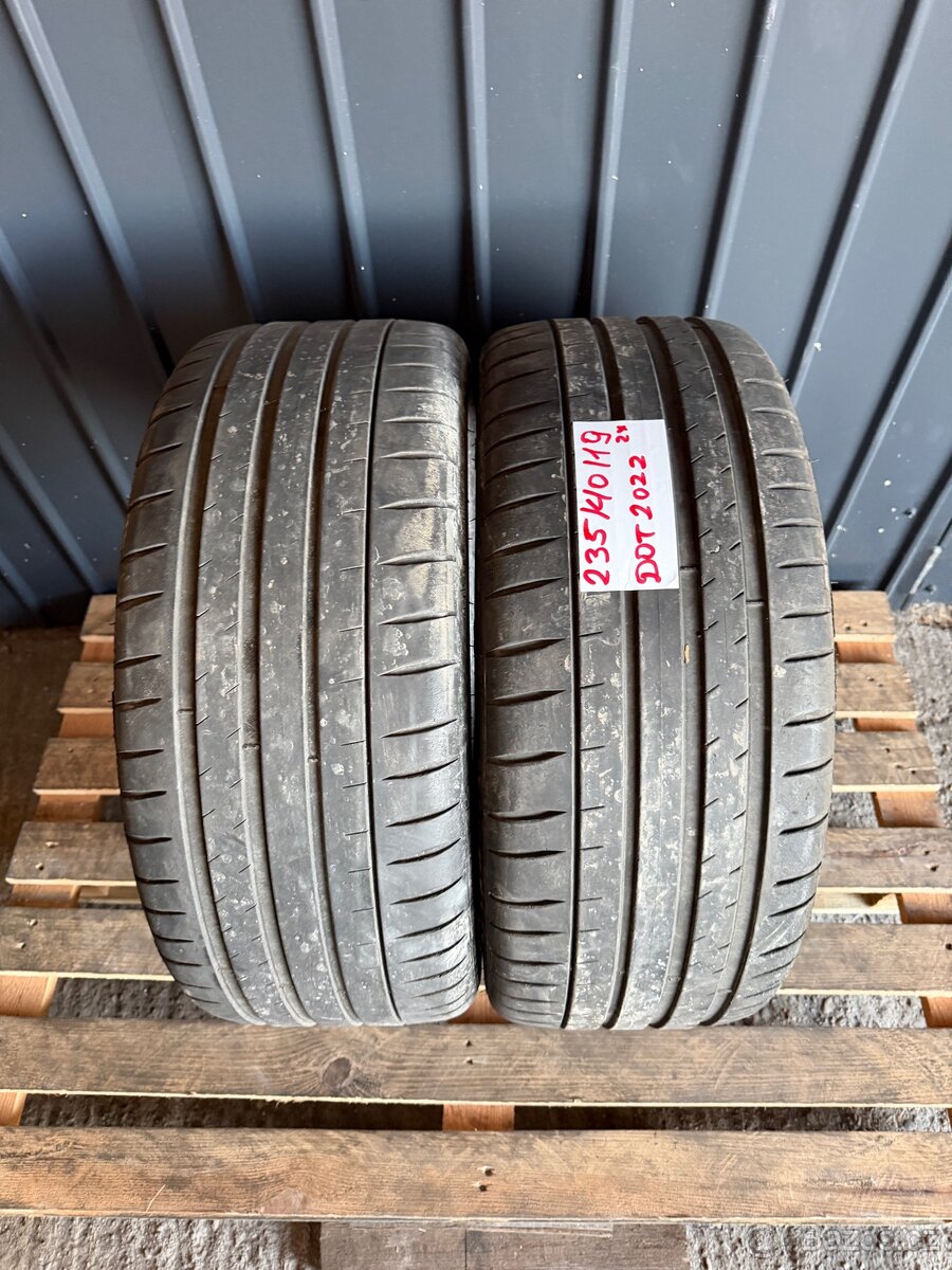 Prodám 235/40/19 letni - 6