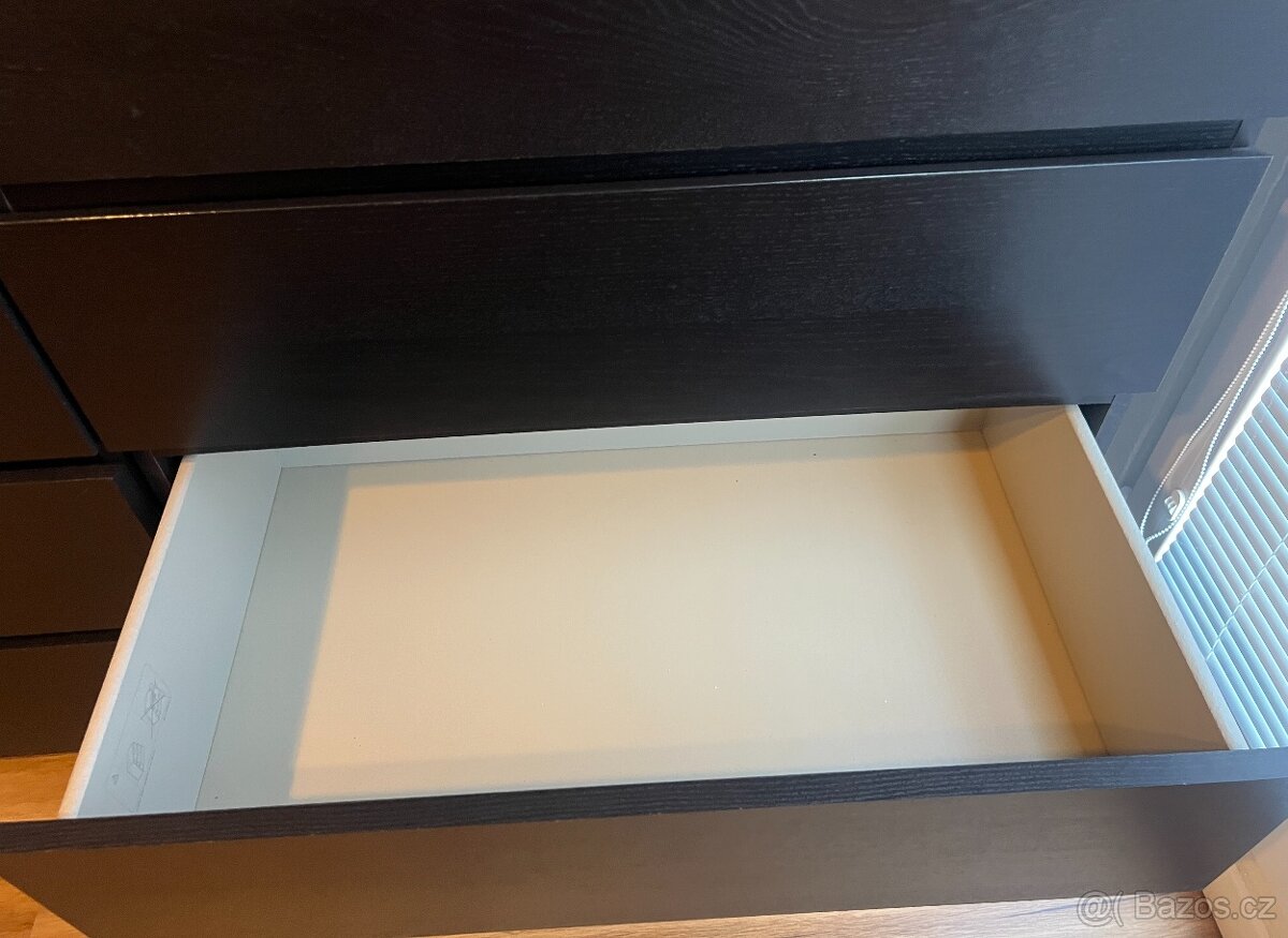 Komoda IKEA MALM se 4 zásuvkami. - 6