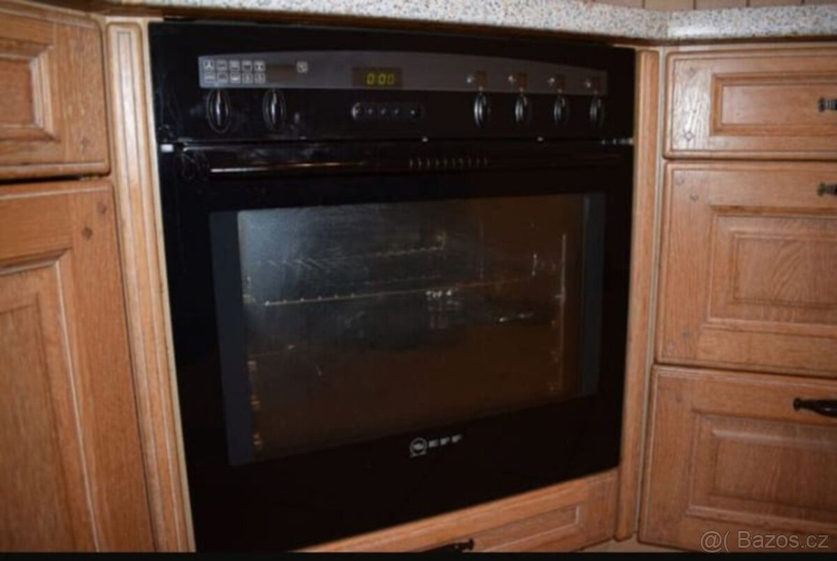 Venkovská kuchyně světlý dub masiv se spotřebiči,5567 - 6