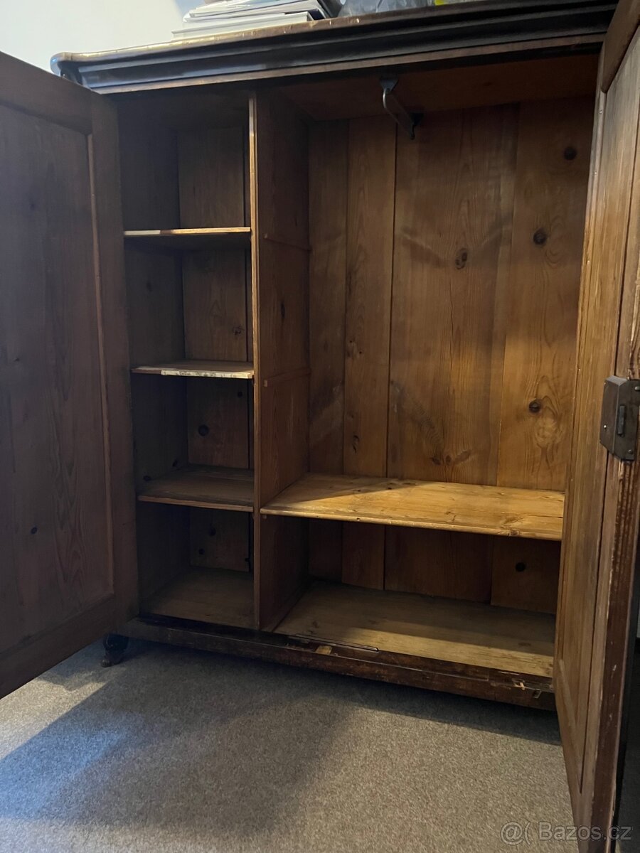 Starožitná skříň - 6