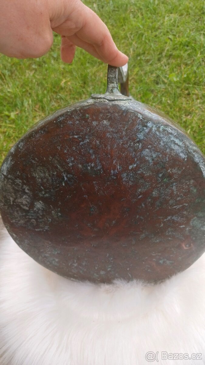 Starý kovový džbán - 6