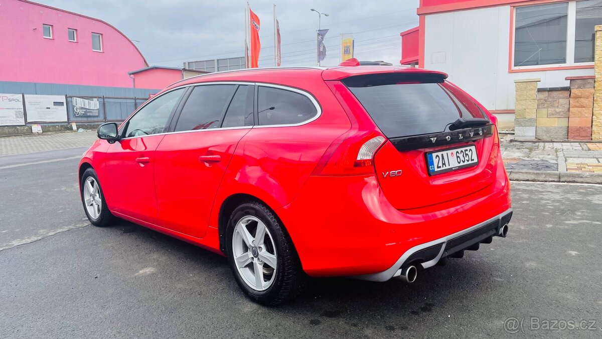 Volvo V60 D5, 151 KW R-design nebourané - 6