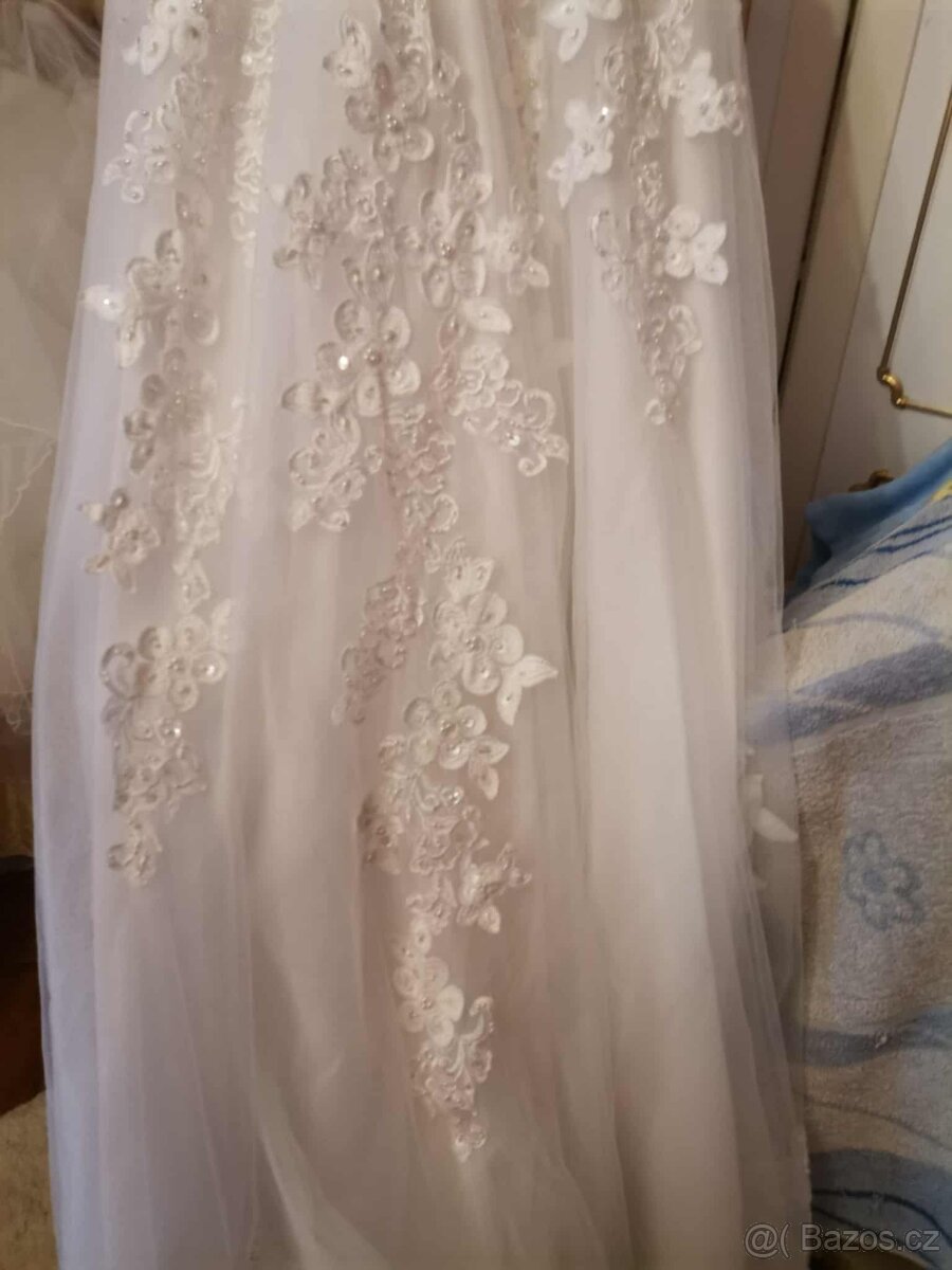 svatebni šaty s vlečkou - 6