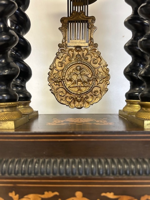 Hodiny biedermeier pod šturcem. - 6