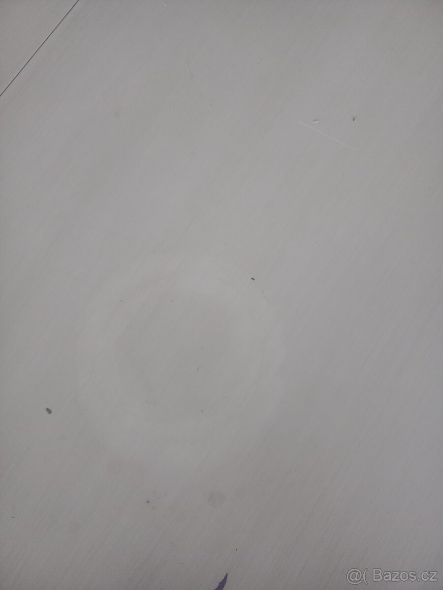 Kulatý jídelní stůl - 6