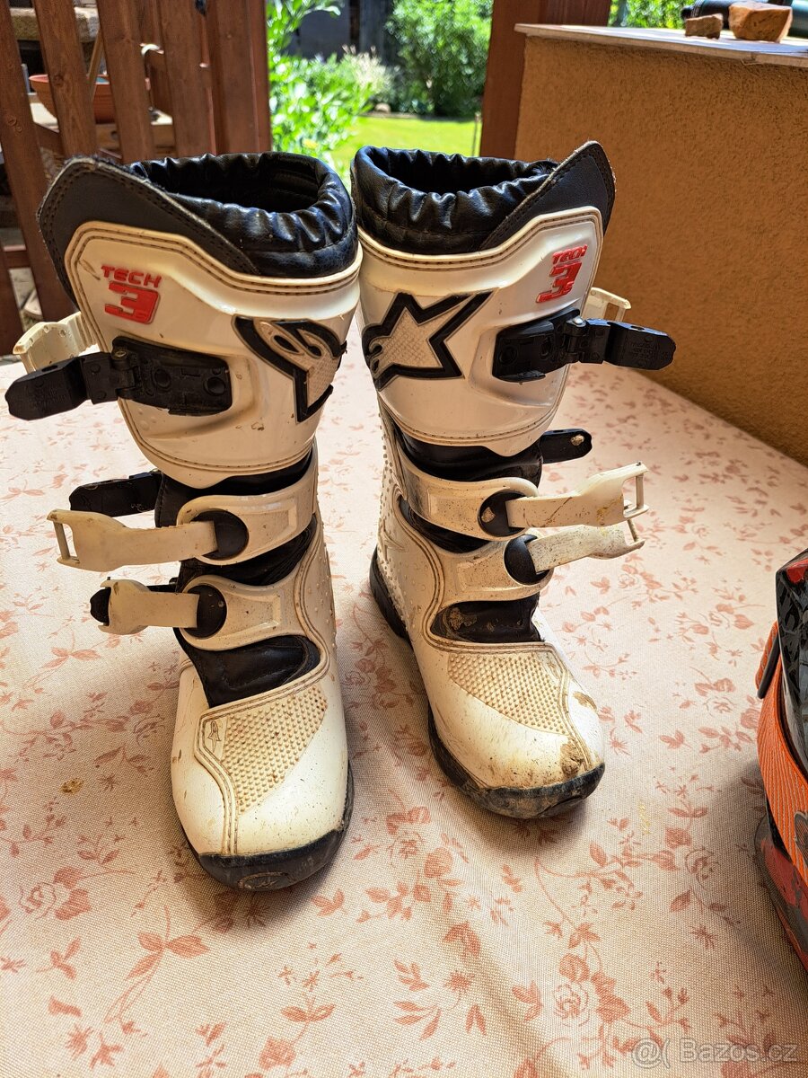 Přilba, boty , chrániče - 6