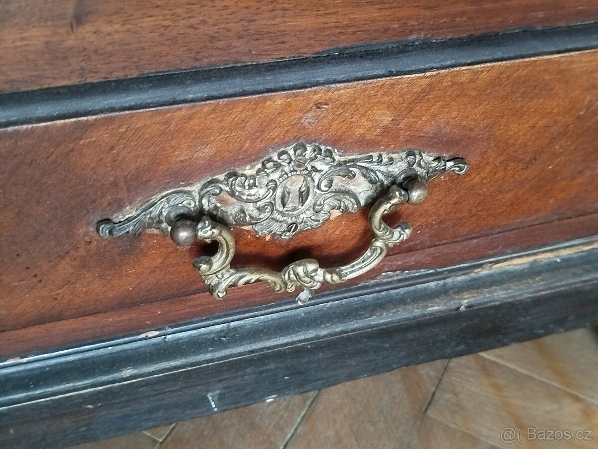 Stará šatní skříň - 6