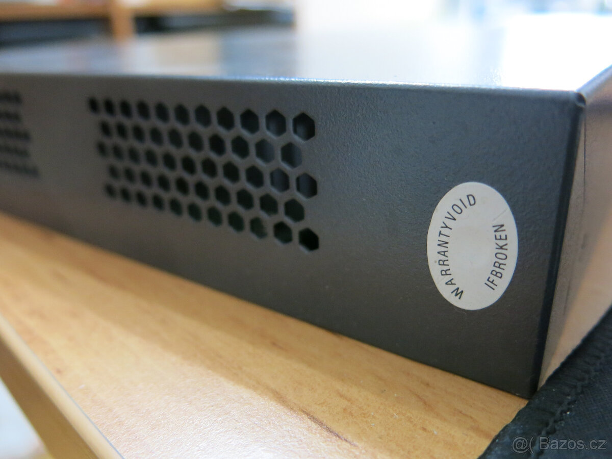 prodám plně řiditelný switch TP-Link SL3452 gui/CLI 52 portů - 6