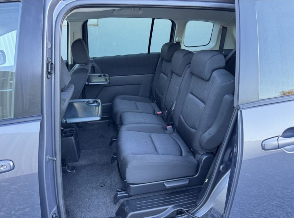 Prodáme Mazda 5 1,8 i,16V,85kW,7 míst - 6