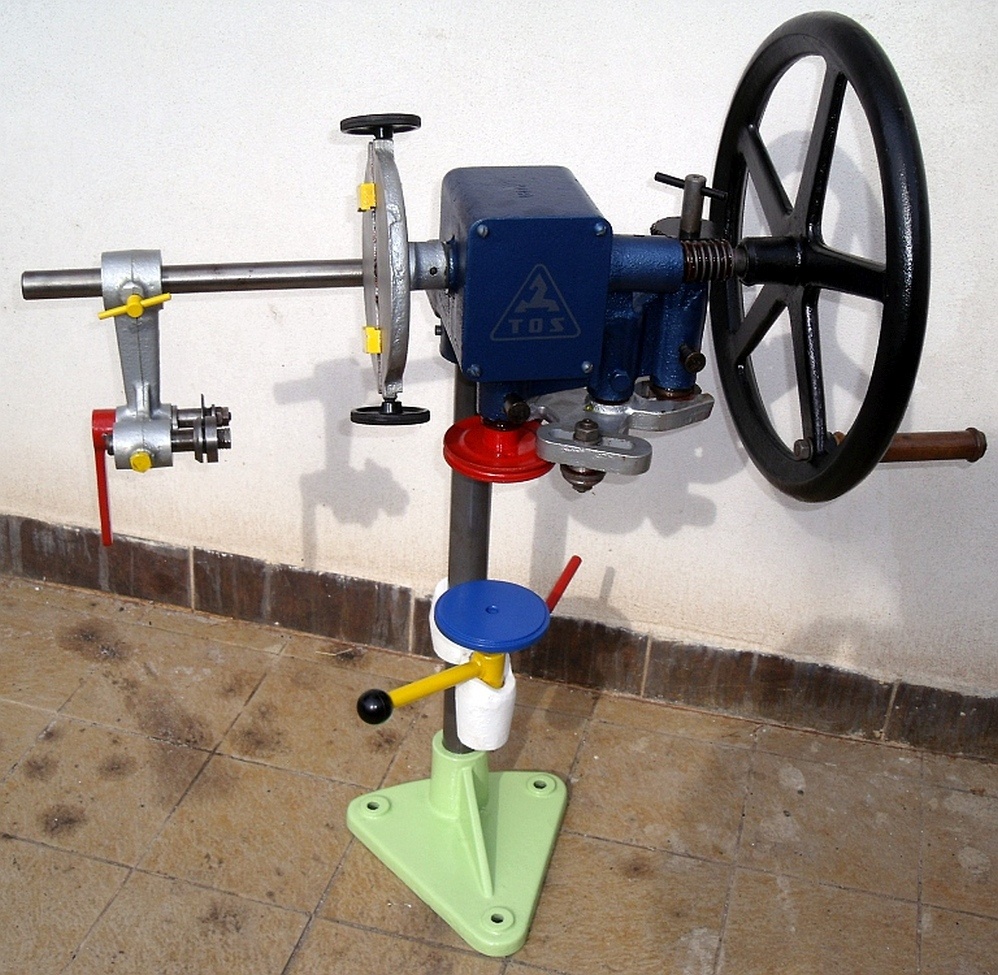 Zavíračka uzávěr konzerv s odřezávačkou. Nářezový stroj - 6