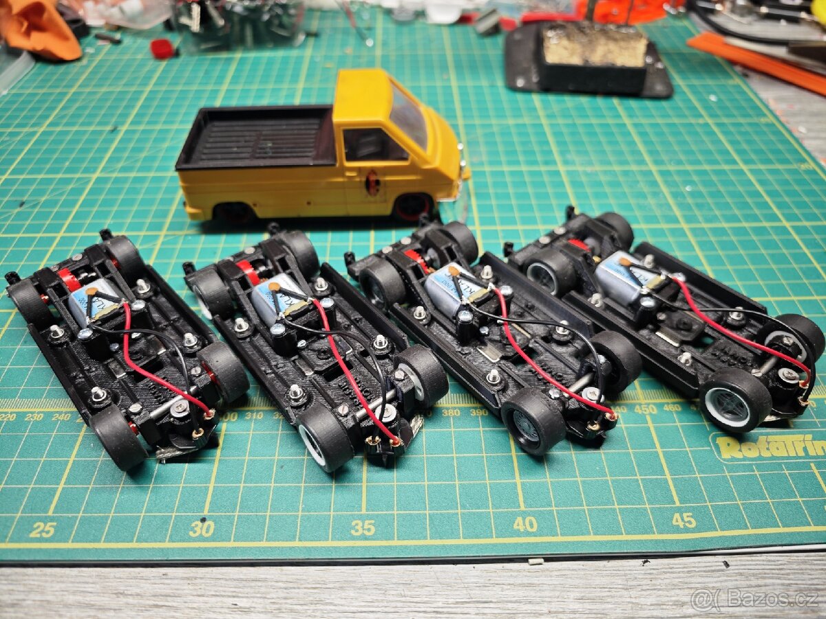 Autíčka 1:32 na autodráhu různé druhy - 6