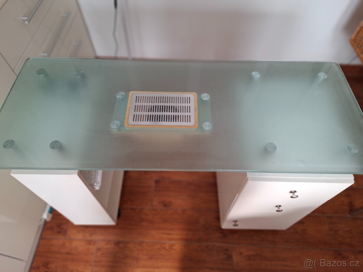 Manikúrní stůl - 6