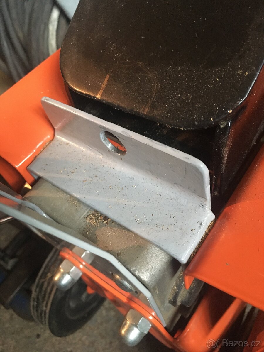 Doraz ke štípačce dřeva - 6