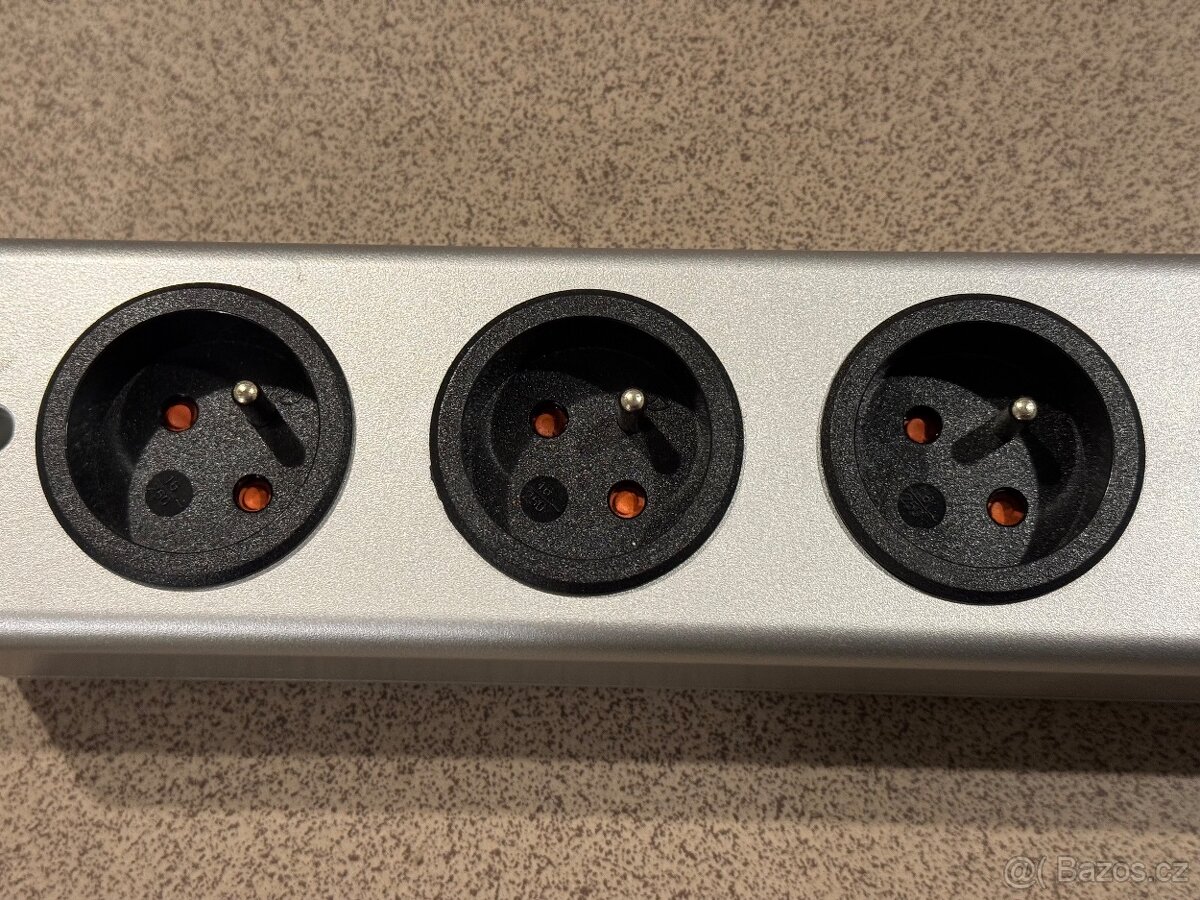 BRENNENSTUHL Super Solid – 8 zásuvek, 2,5 m TOP STAV - 6