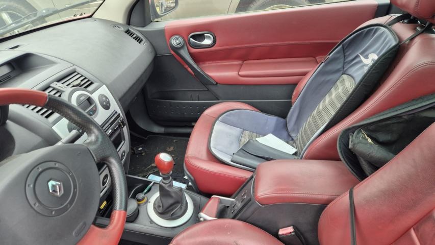 Prodám Renault Mégane 1.9 dCi 92kW - Nepojízdné - 6