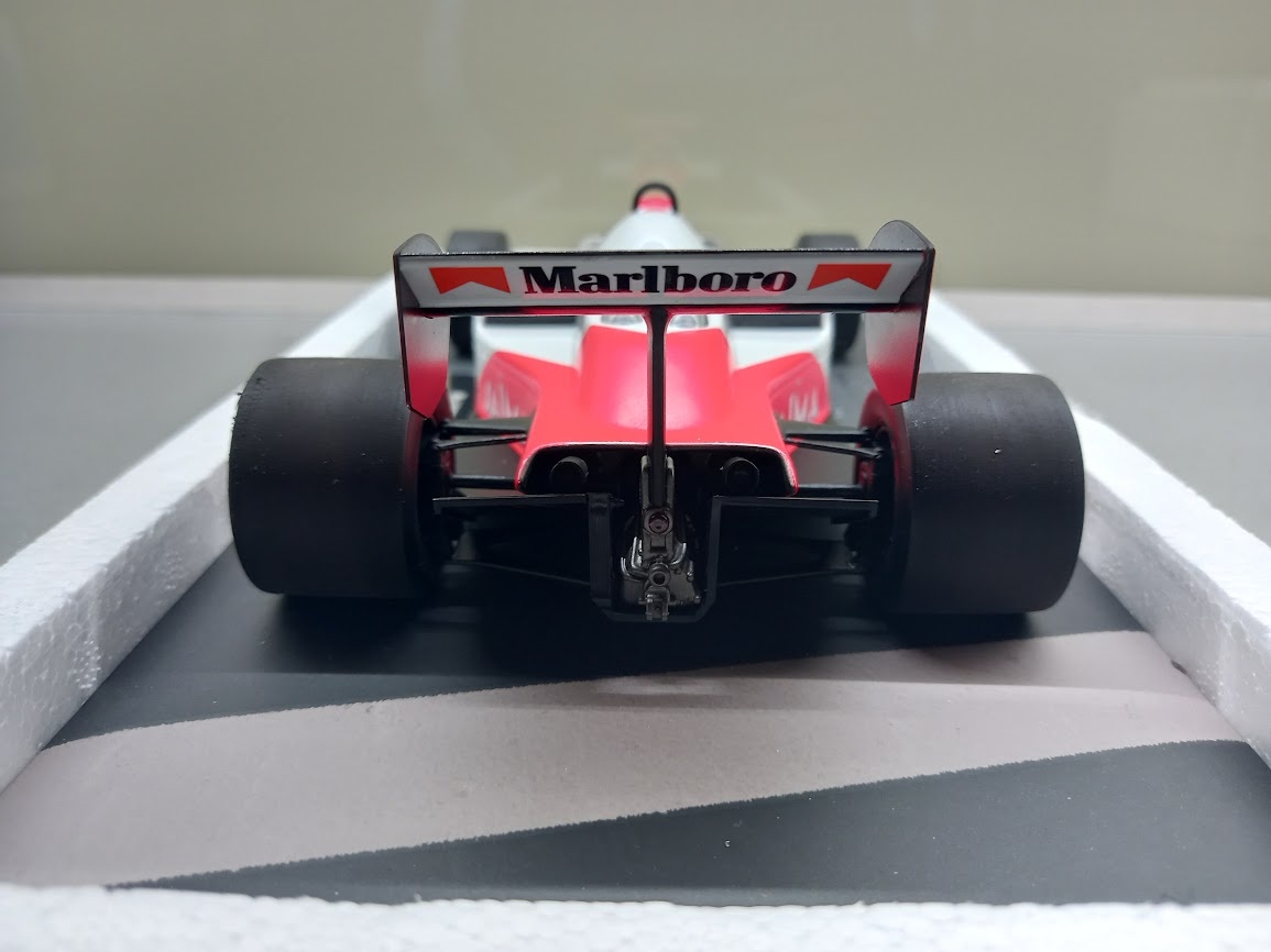 F1 MCLAREN MP4/1C FORD MARLBORO USA WEST GP 1983 LAUDA 1:18 - 6