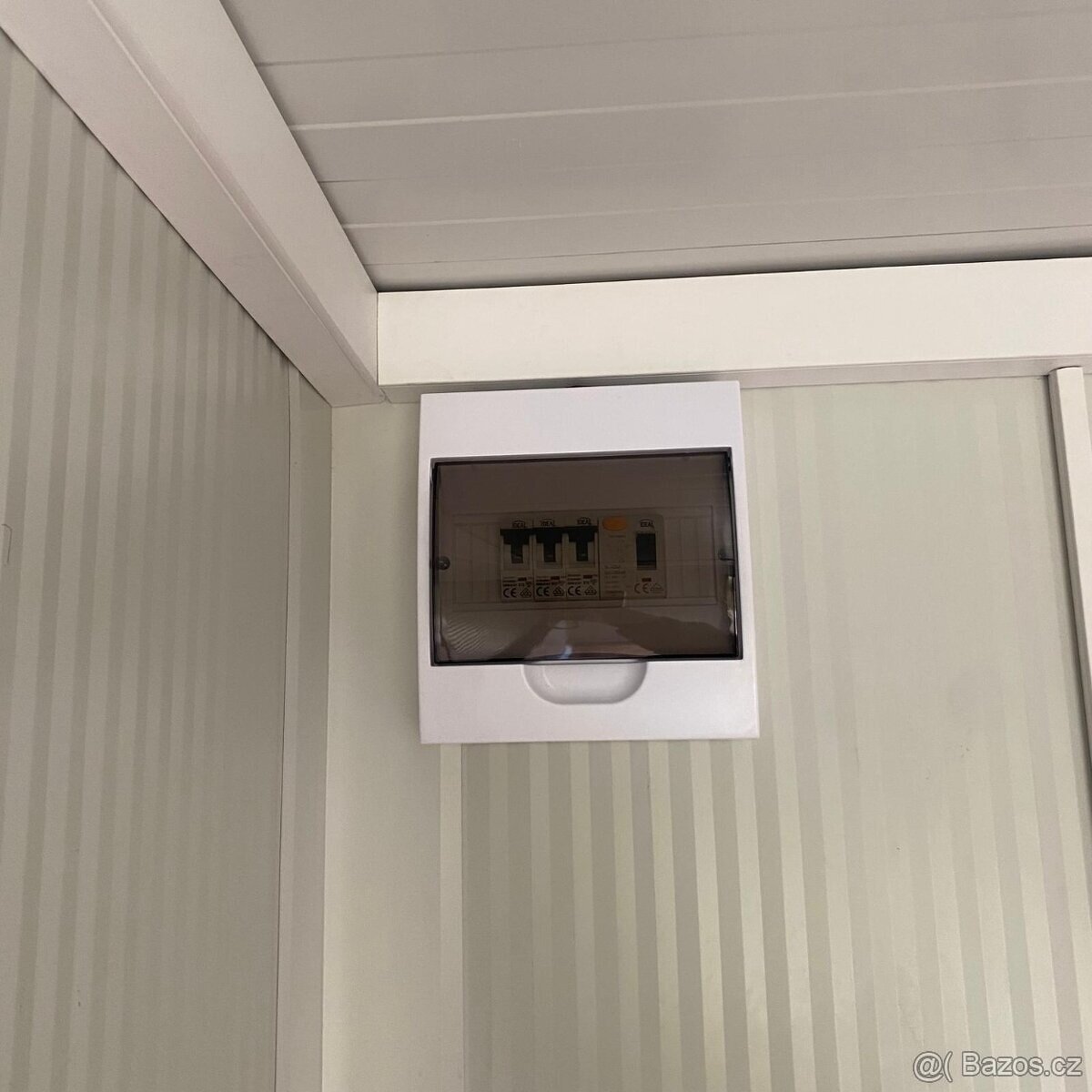 Prodejní kontejner o rozměru 2,4 x 4 m s roletou - 6