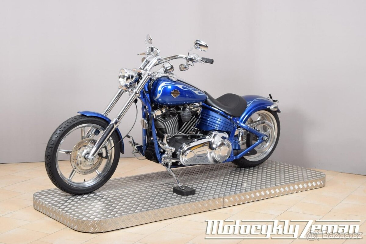 Harley-Davidson FXCWC Softail Rocker C 2010 - 6