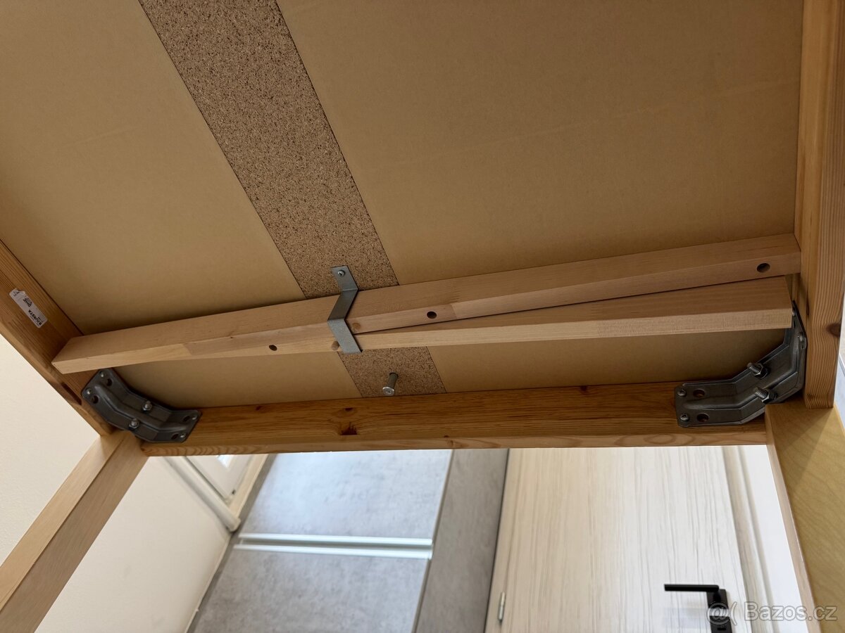 Rozkládací jídelní stůl se čtyřmi židlemi - 6