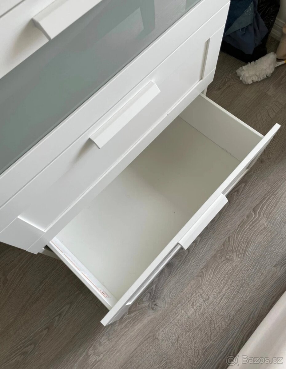 Prodám komodu IKEA BRIMNES - 6