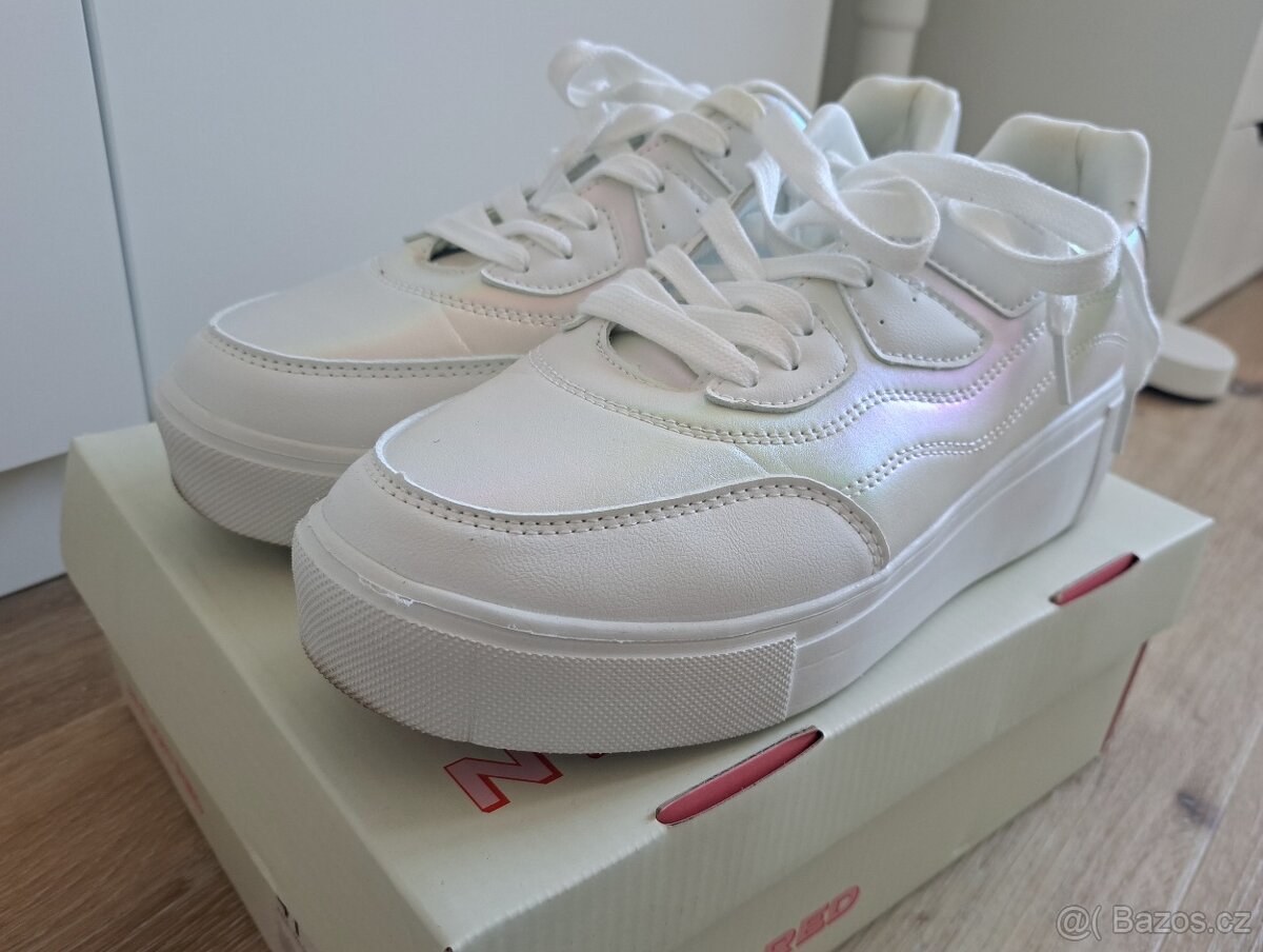 Bílé tenisky s efektem - 6